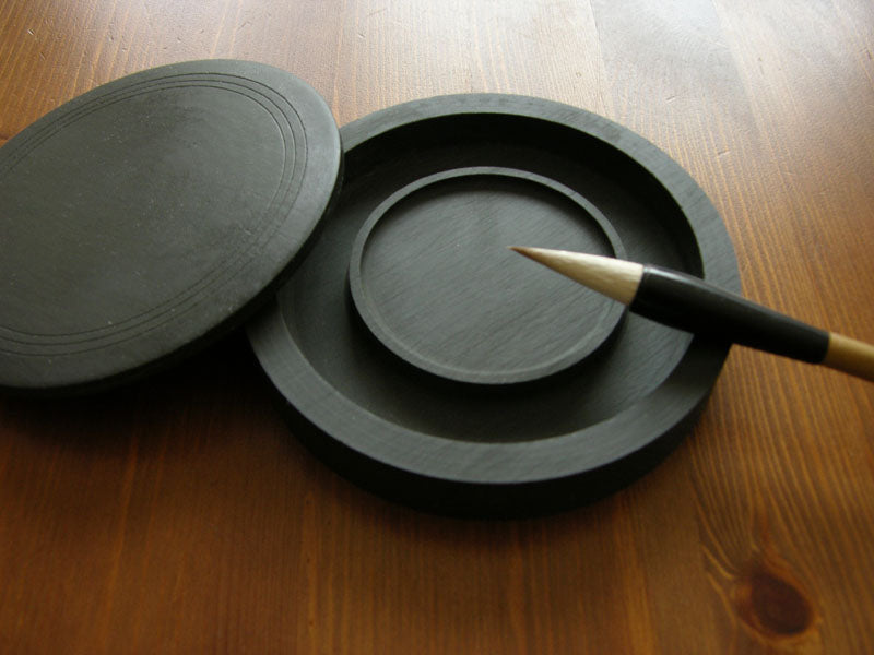 Lidded Ink Stone with Water Trench to Prevent the Ink from Drying Out